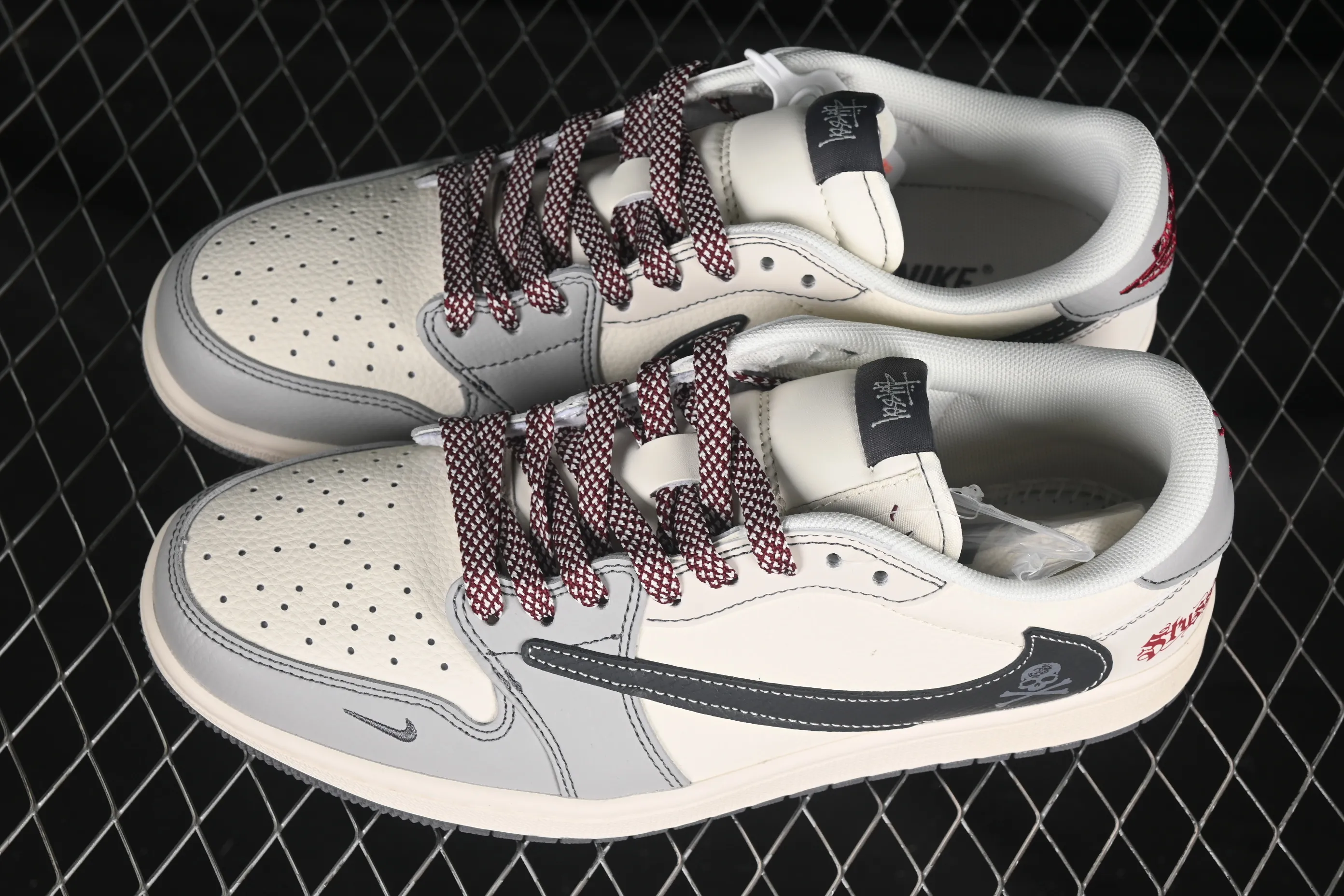 All categories Air Jordan Jordan series basketball shoes Air Jordan 1 Low High-end customized low-top sneakers Travis Scott x Fragment Design x Air Jordan 1 Low OG SP AJ1 Stussy joint black hook skull low-top cultural casual sneakers JJ2508-553